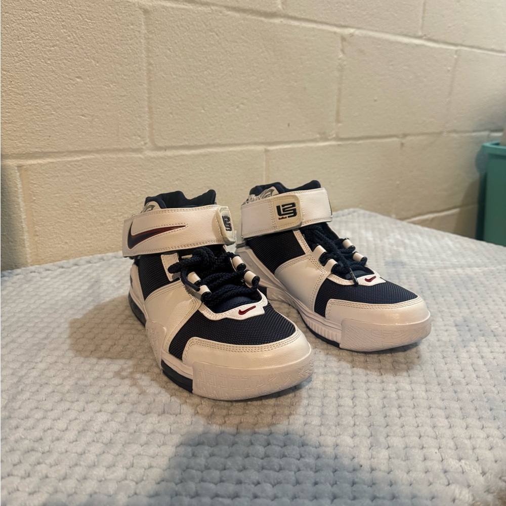 Men’s Black and White Sneakers